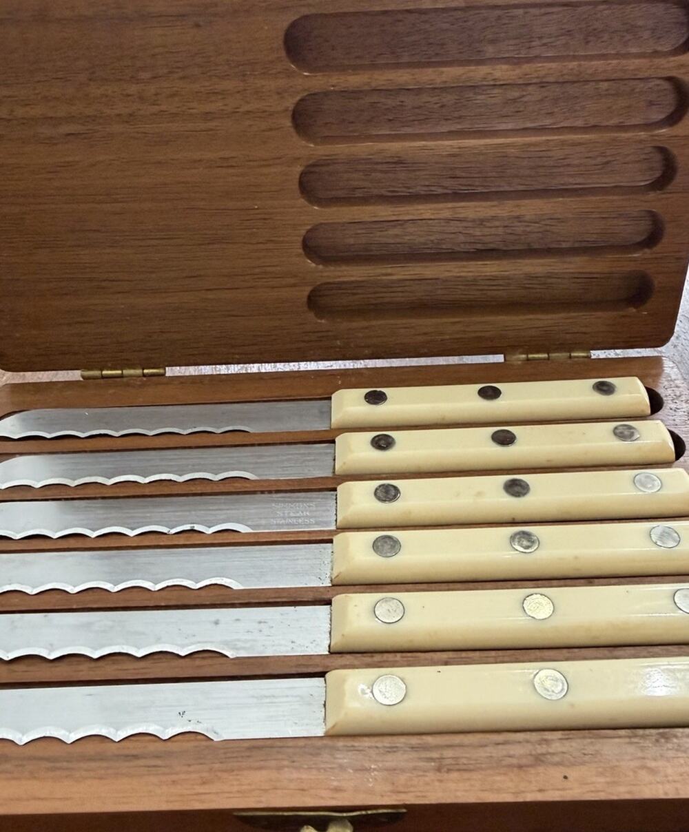 Vintage Simmons Stainless Steel Steak Knives Set of 8 Cream Handle Wood Lock Box
